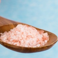 Zaujalo nás. Prečo by ste mali prejsť z konzumácie bežnej kuchynskej na ružovú himalájsku soľ